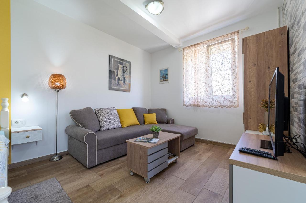 Apartments Gruda Cetinje Exterior photo